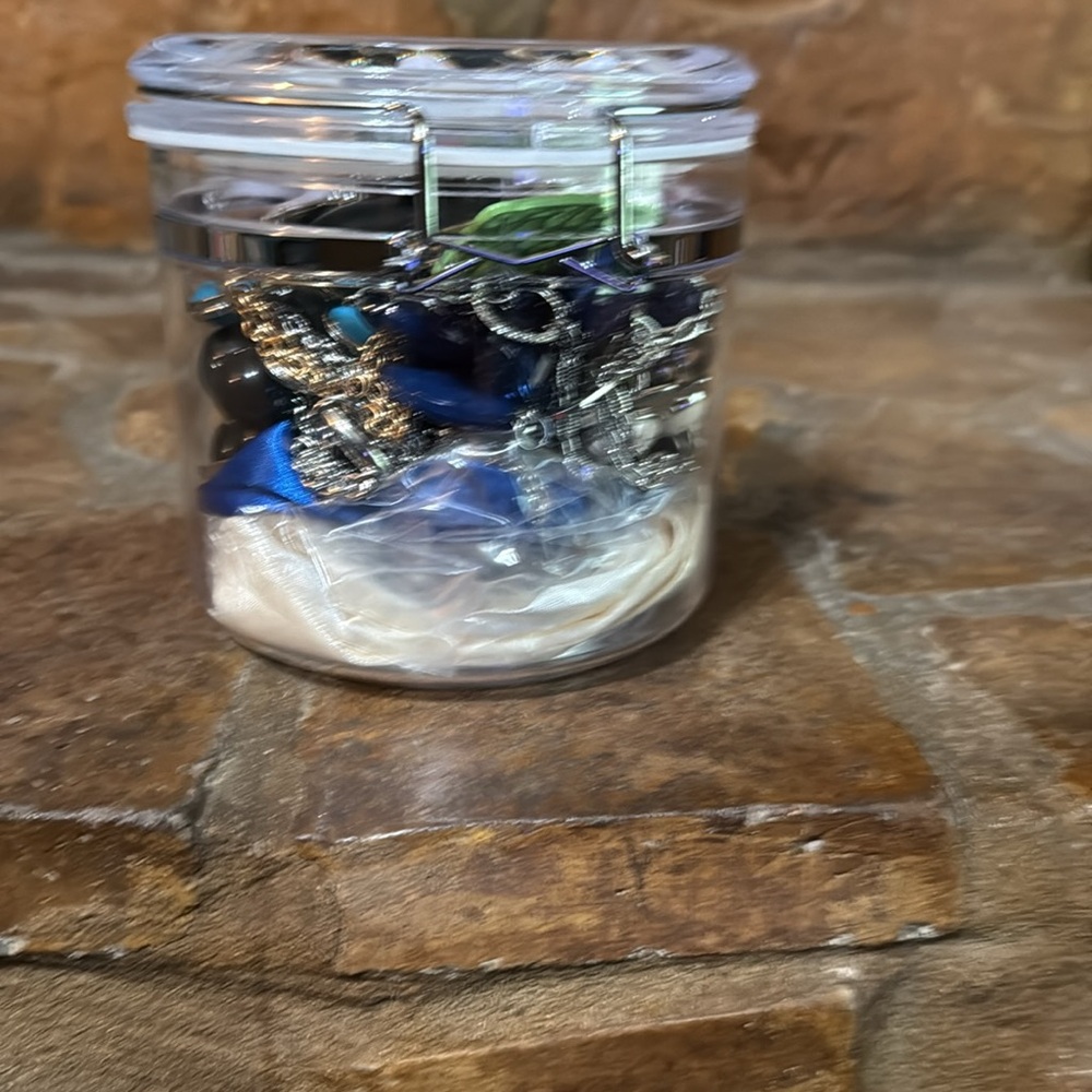 A mystery Jewelry Jar with Assorted Colors - Picture 4 of 4